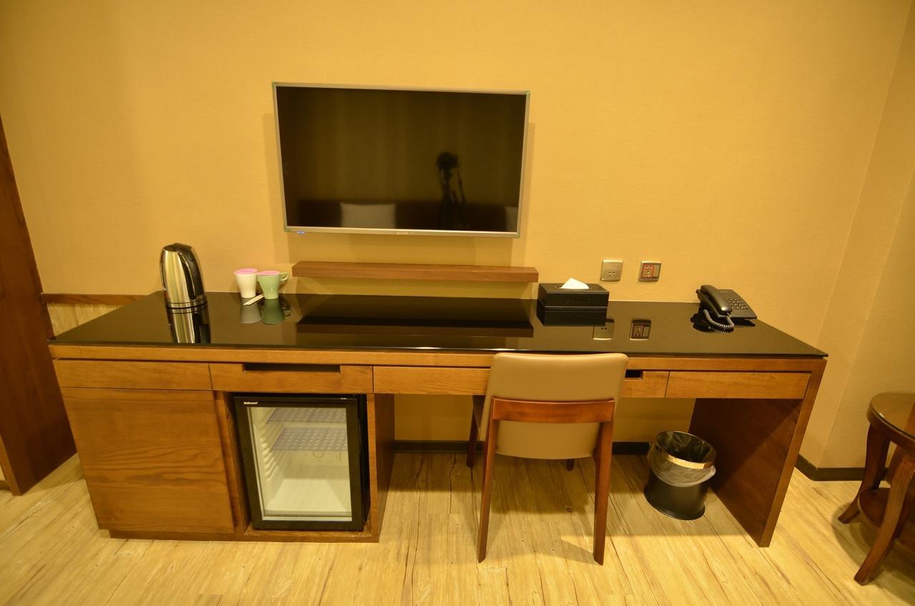 Ehome Hotel Таоюань Экстерьер фото